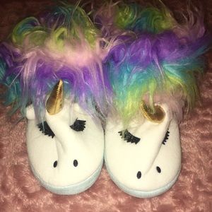 Fun unicorn house shoes 🦄🌈💕